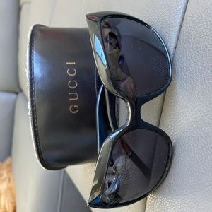 Gucci sunglasses - black with gold detail